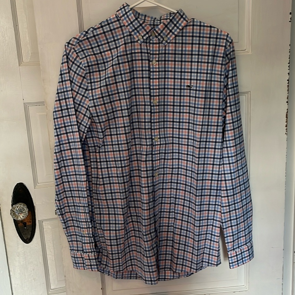 Vineyard Vines Boys Performance ButtonDown Shirt in excellent condition.